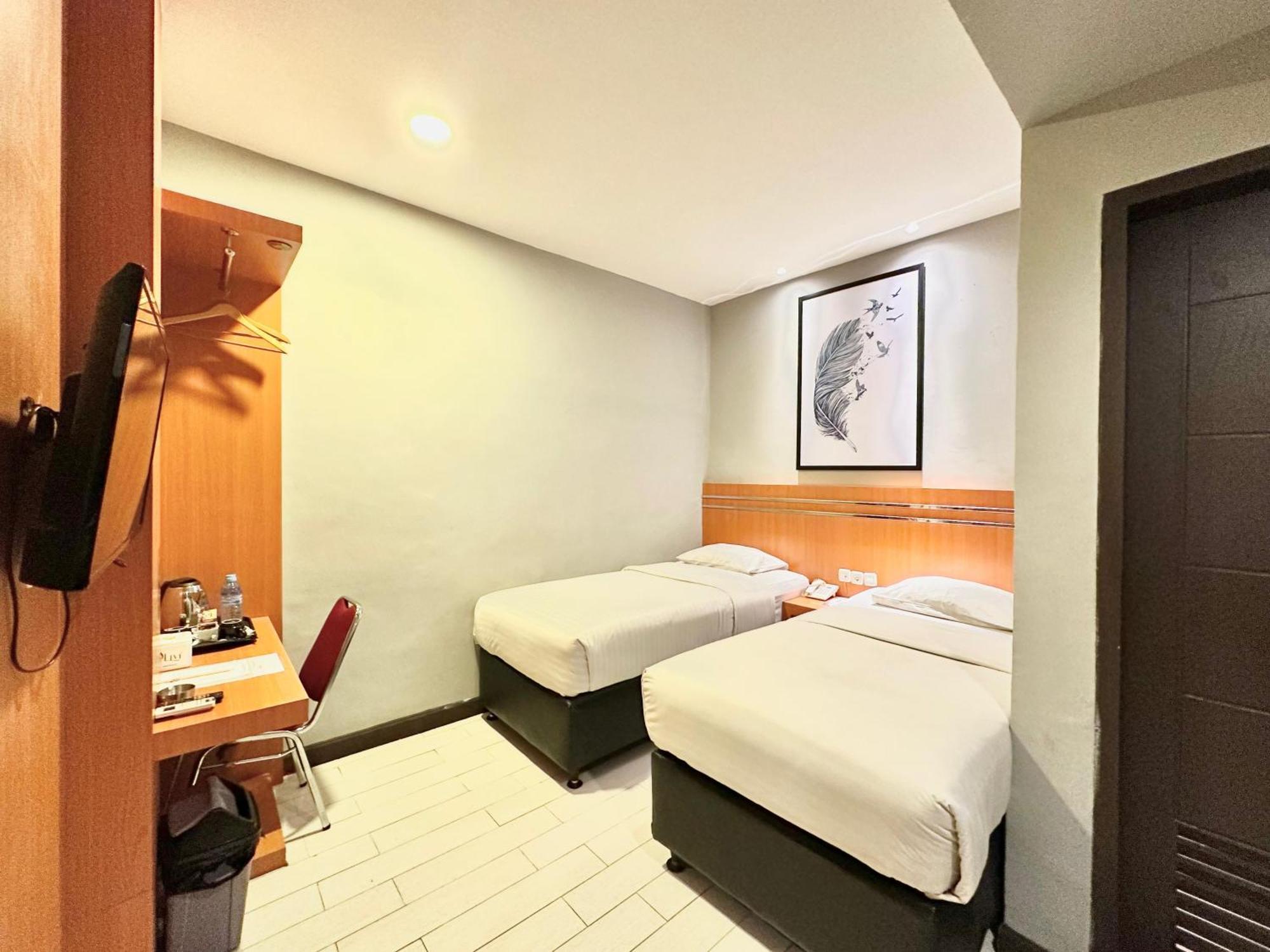 My Home Hotel Pontianak Εξωτερικό φωτογραφία