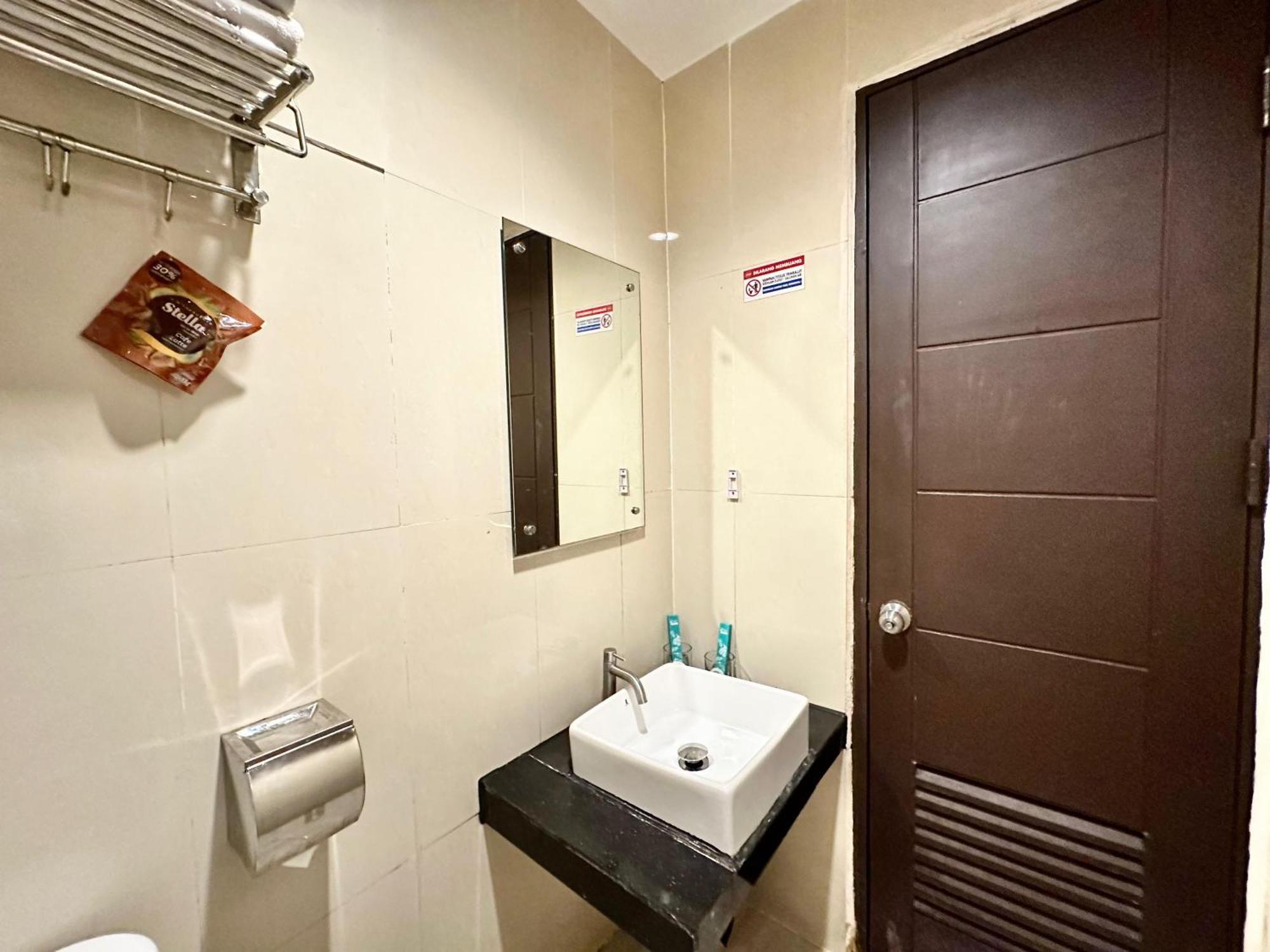 My Home Hotel Pontianak Εξωτερικό φωτογραφία